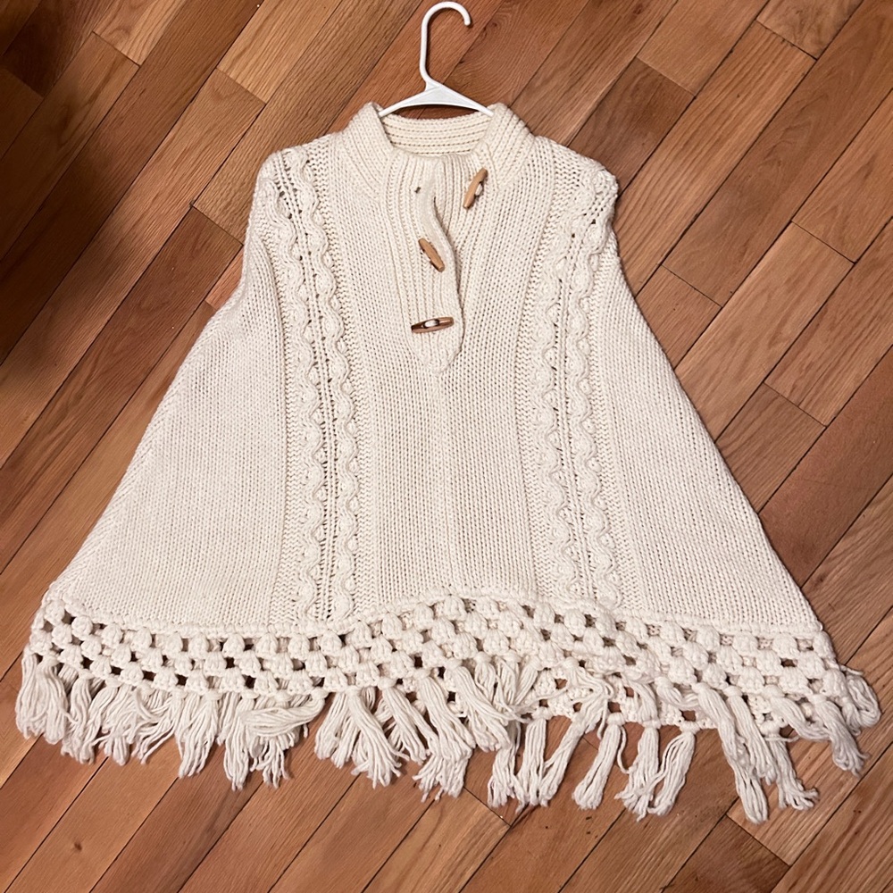 Moda International Vintage pancho shawl. Cream colour in XS. In great condition!